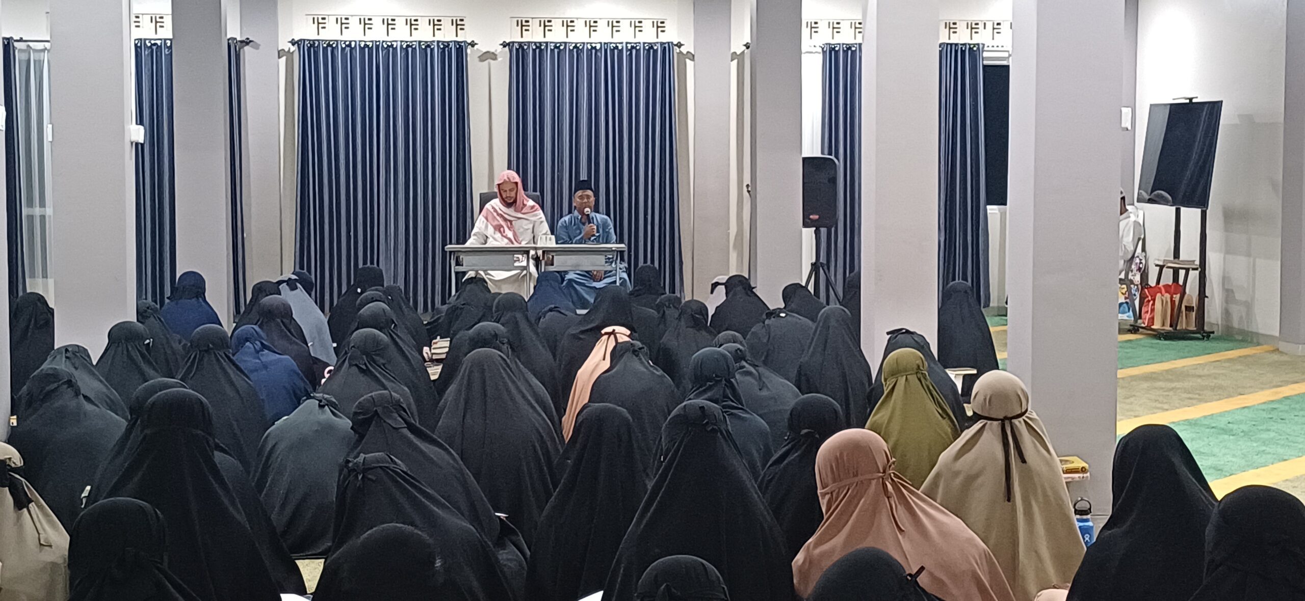kuliah umum bersama guru besar Madinah